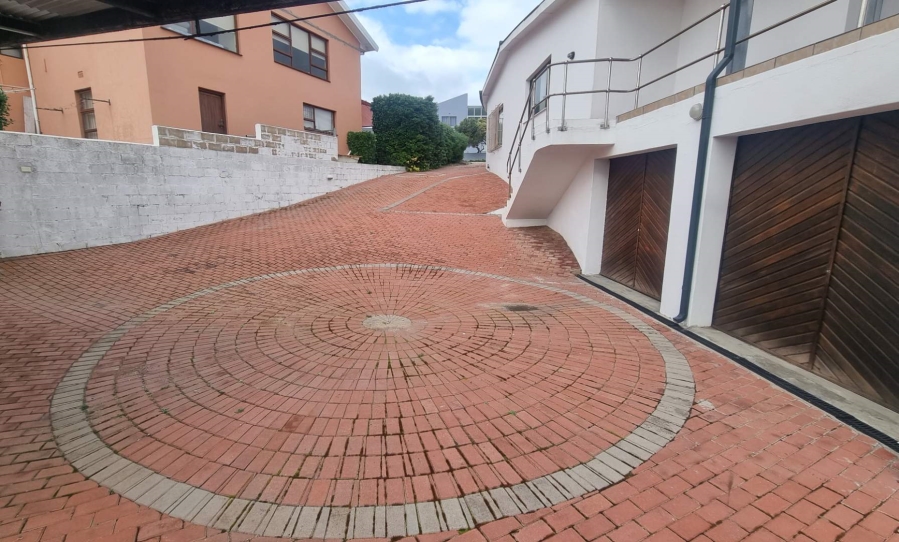 5 Bedroom Property for Sale in Yzerfontein Western Cape